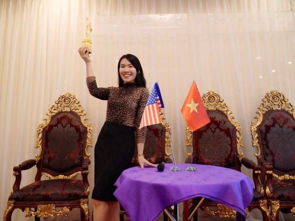 Hồ Trần Phương Nga tại một sự kiện giao lưu
